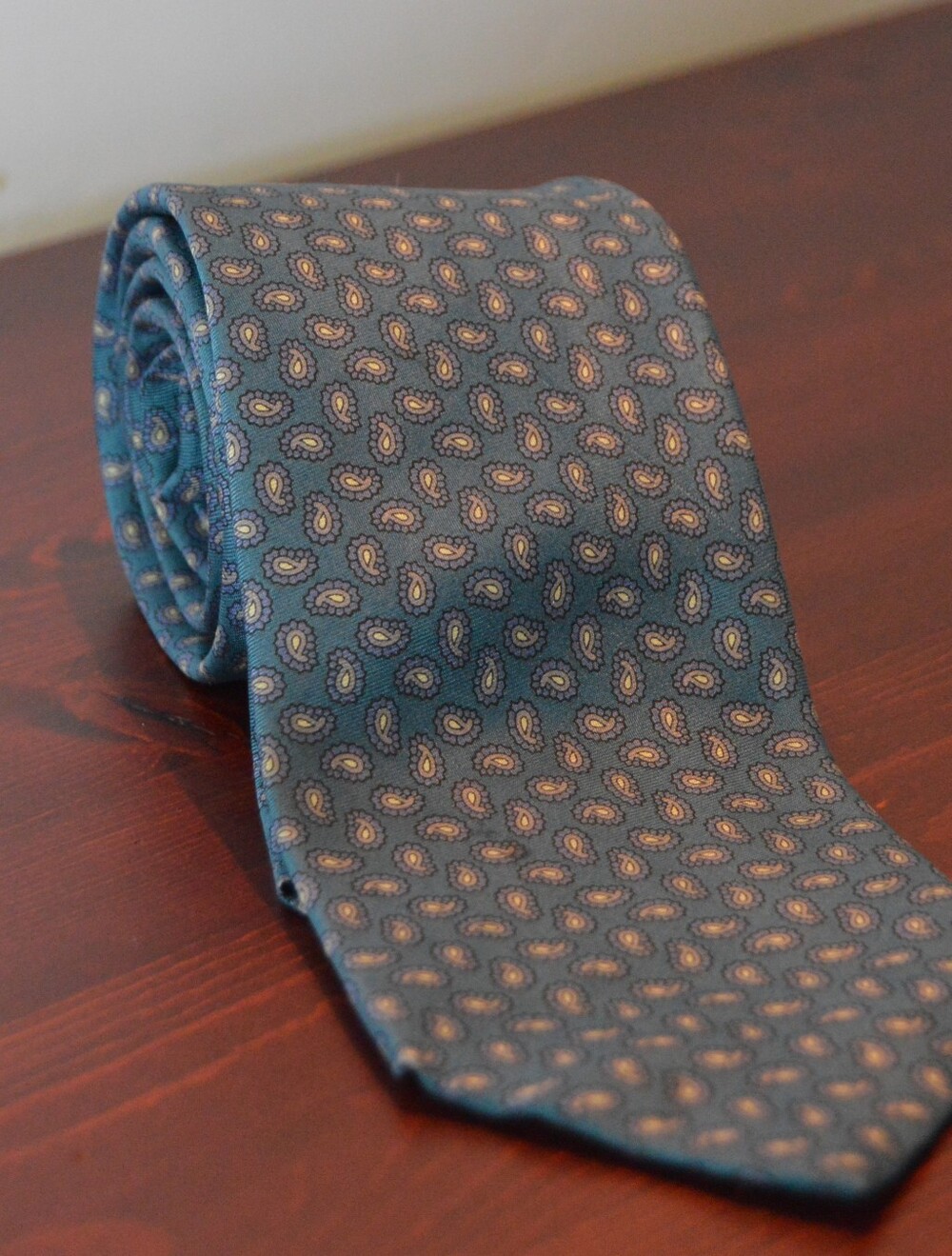 VTG Robert Talbott Hubert White Teal Gold Paisley Silk Tie